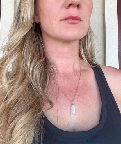 Pearl Shell - gold accent
